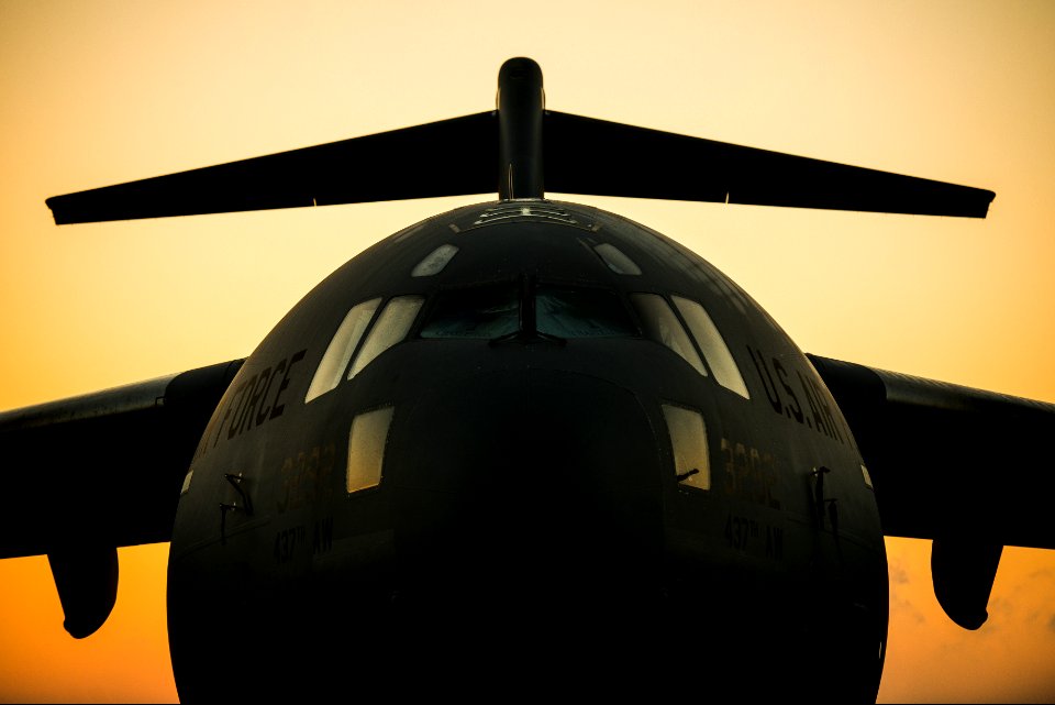 Plane C-17 Military