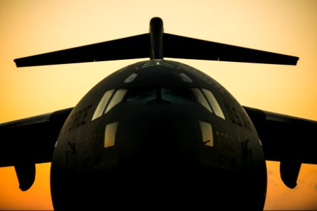 Plane C-17 Military