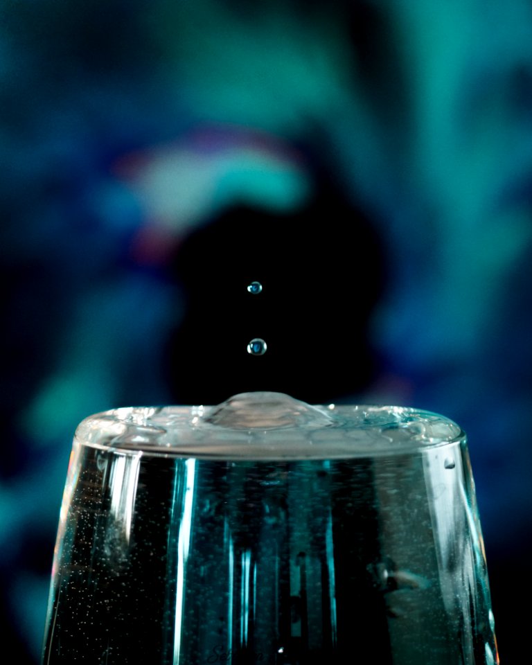 Tilt Shift Lens Photography Of Water In A Glass