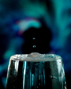 Tilt Shift Lens Photography Of Water In A Glass photo