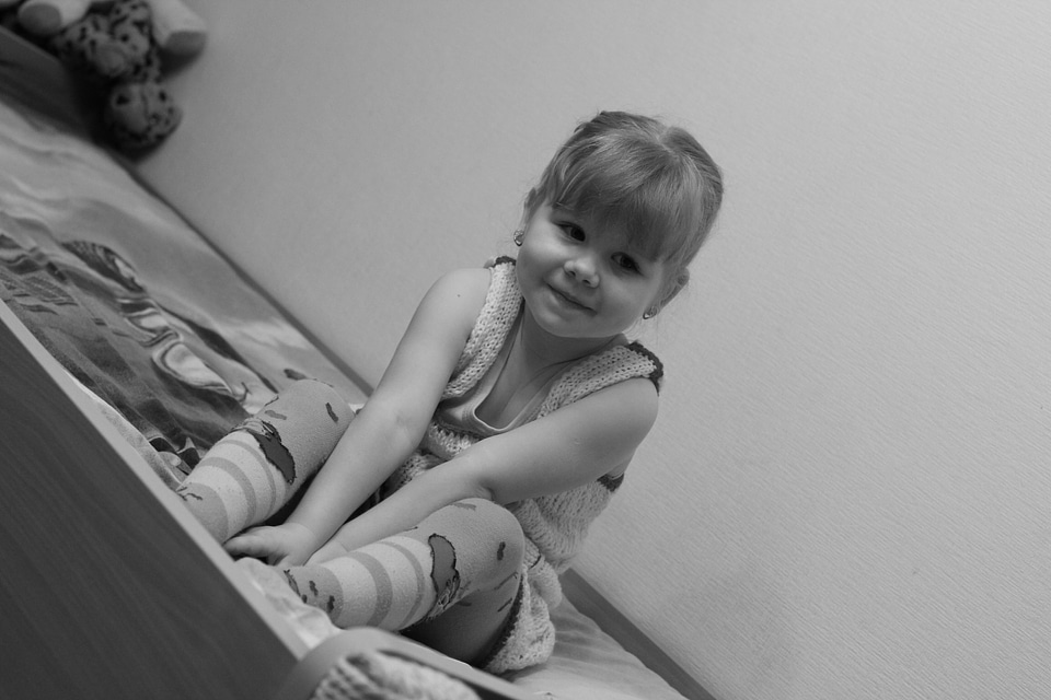Girl shy bed for children