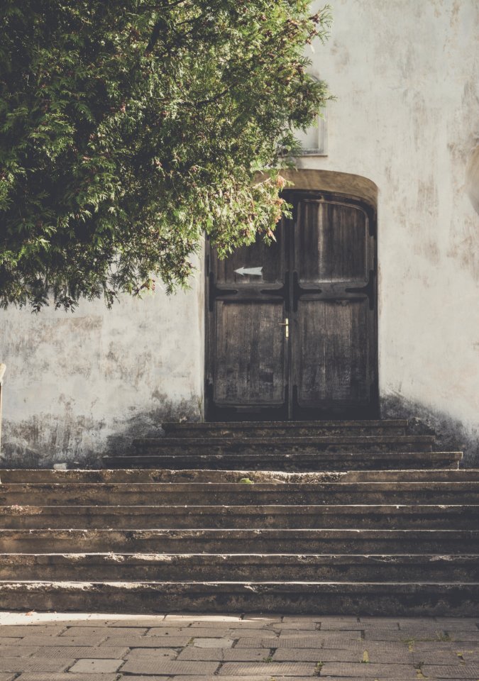 Bungalow Cobblestones Door