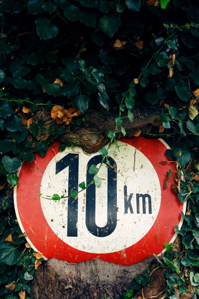 Red And White 10 Km Sign