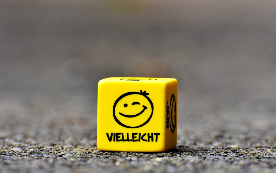 Yellow Vielleicht Dice