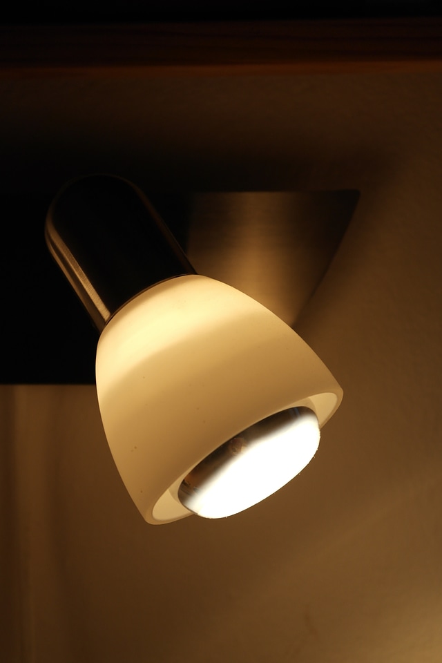 Light bulb lighting