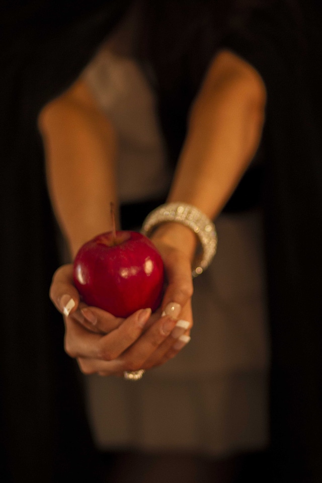 Poisoned apple adam temptation