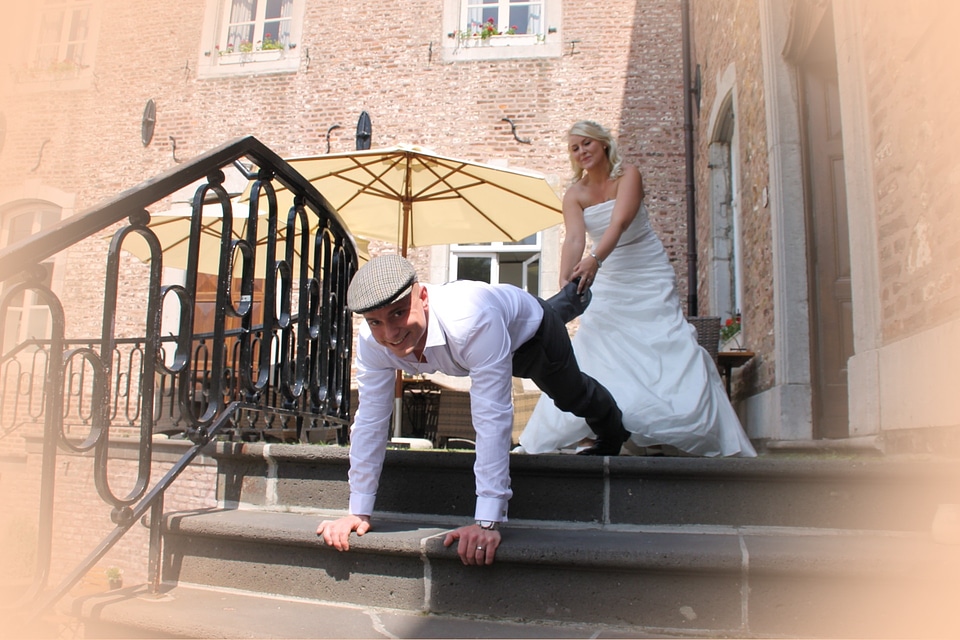 Man wedding leg pulling