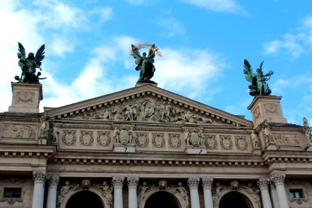 Landmark Sky Building Monument photo