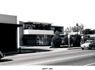 Menlo Park 1968 Santa Cruz Avenue - North Side Front photo