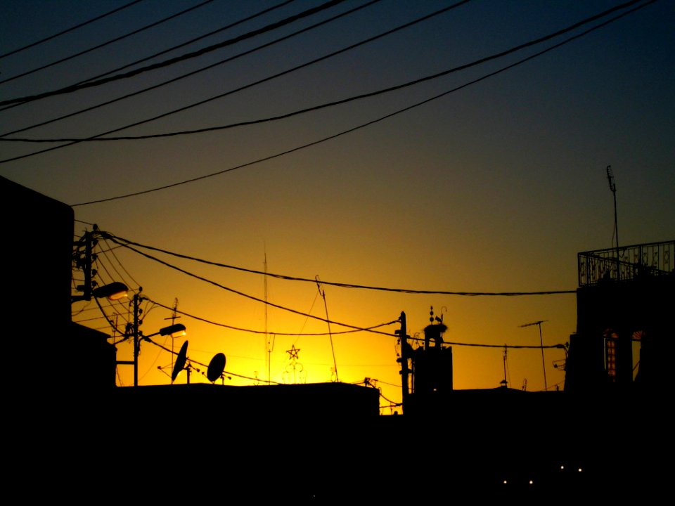 Puesta De Sol Con Cables