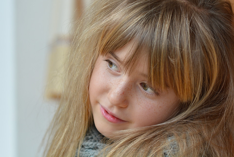 Face blond view