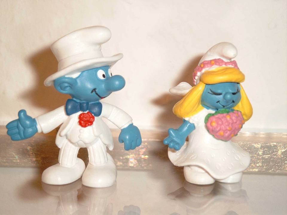 Wedding smurfs figure