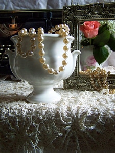 Lace pearl rose
