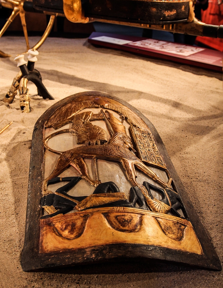 Shield tutankhamun burial chamber