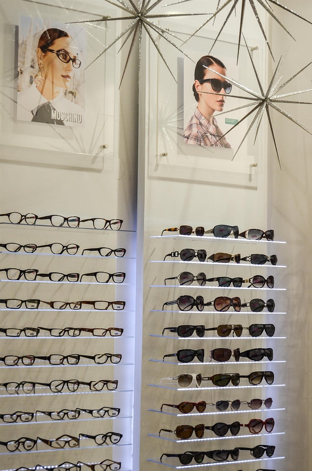 Optician exhibition lenses