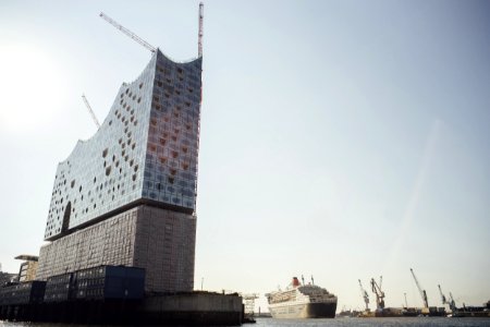 ELBPHILHARMONIE IN HAMBURG