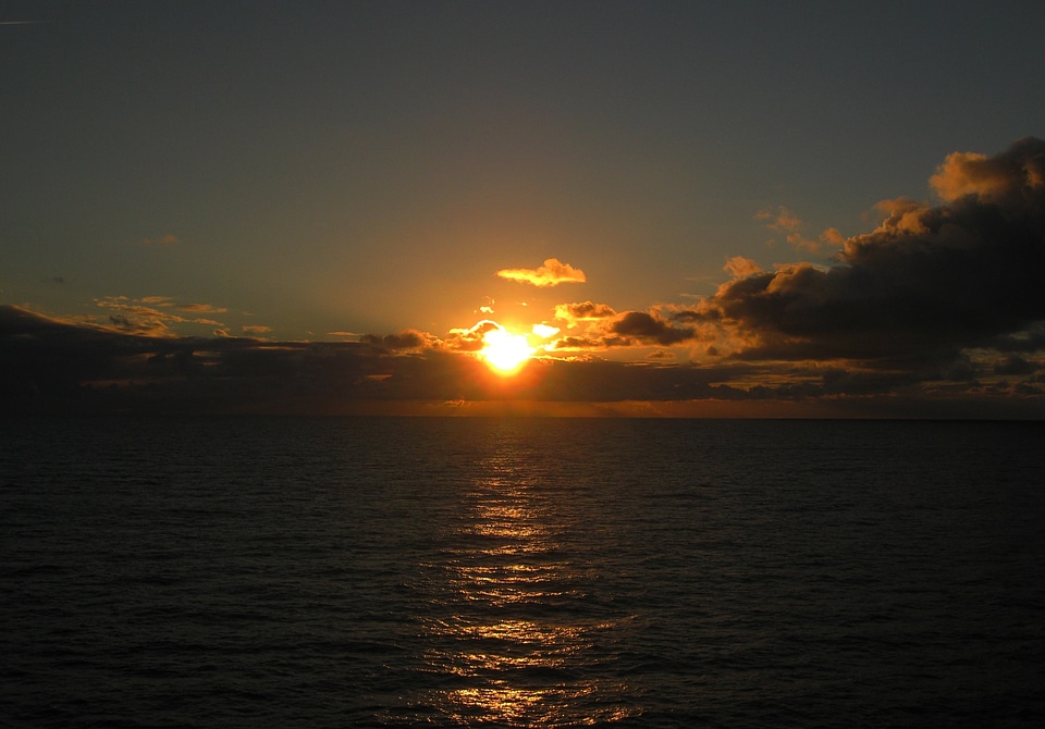 Clouds horizon ocean photo