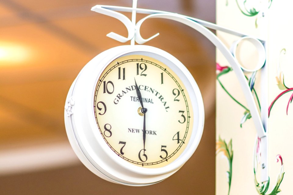 Clock Home Accessories Product Design Font