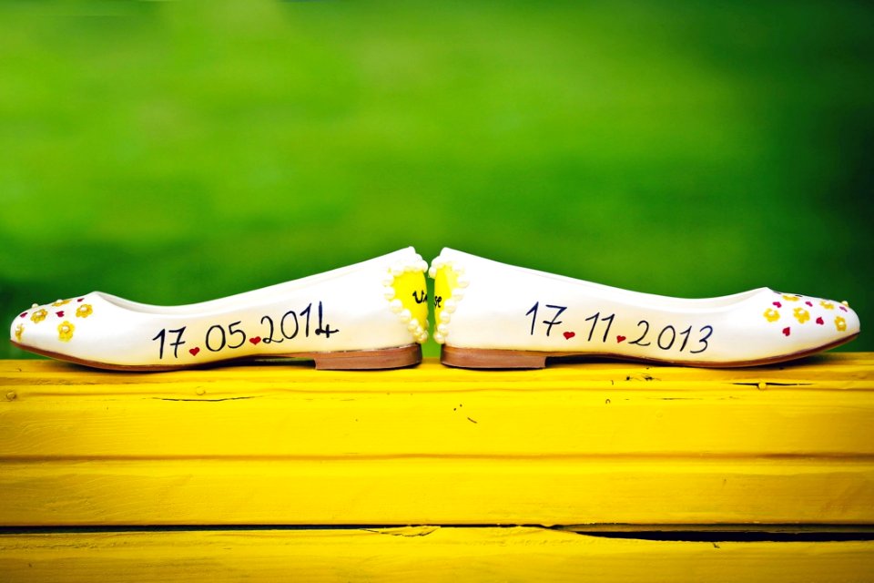 Yellow Shoe Aircraft Vehicle