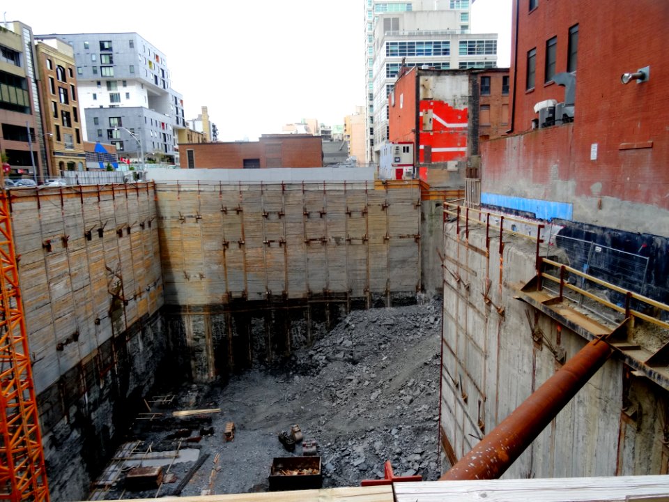 Looking East At The Excavation At Victoria And Richmond 2017 08 22 -a