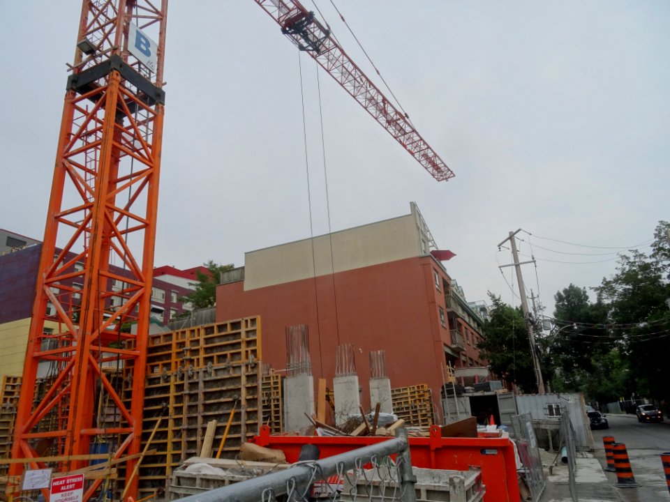 A Homeless Guy Climbed This Crane At Jarvis And Dundas On 2017-08-02 To Protest Building Luxury Condos Not Affordable Homes -e