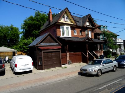 Images Of The East Side Of Broadview From A Window A Southbound 504 King Streetcar 2016 06 19 (23)