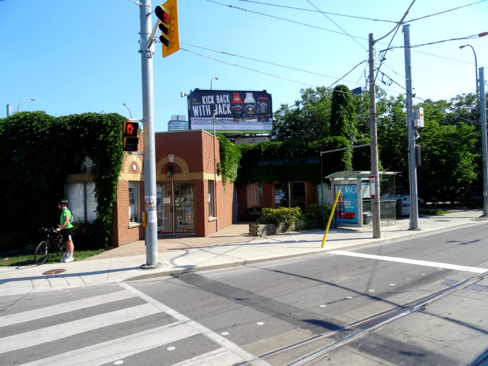 Images Of The South Side Of King From A Window Of A Westbound 504 King Streetcar 2016 06 19 (43)