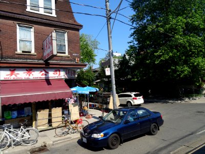 Images Of The East Side Of Broadview From A Window A Southbound 504 King Streetcar 2016 06 19 (17)