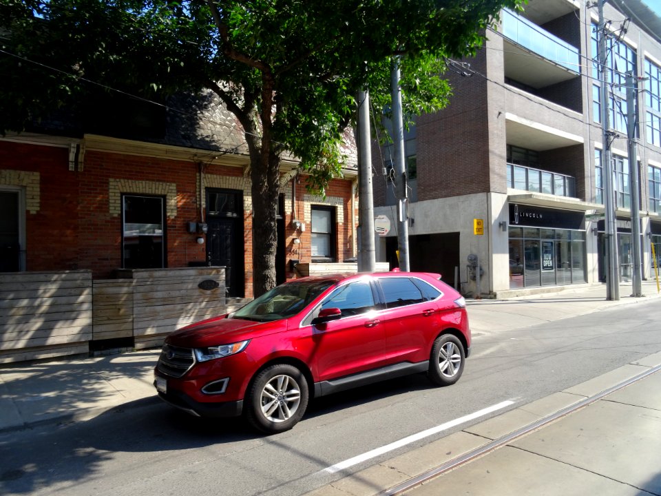 Images Of The South Side Of King From A Window Of A Westbound 504 King Streetcar 2016 06 19 (29)