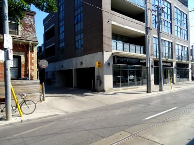 Images Of The South Side Of King From A Window Of A Westbound 504 King Streetcar 2016 06 19 (30)