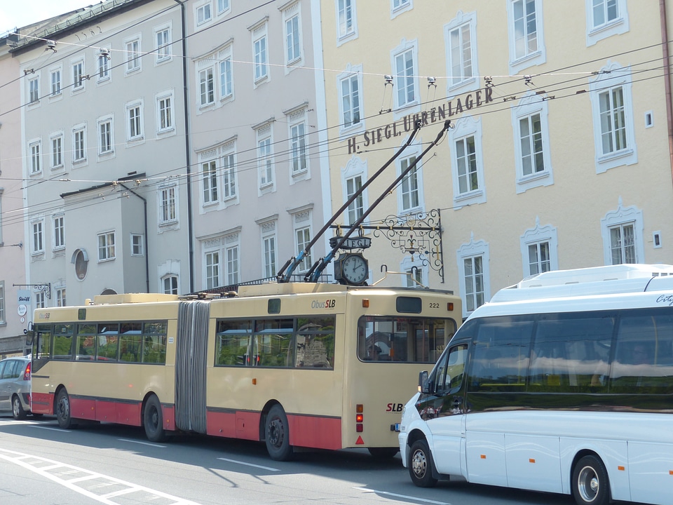 Road vehicle oberleitungsomnibus
