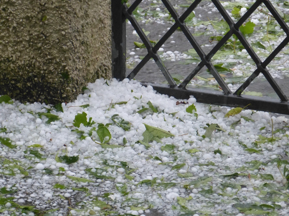 Precipitate hailstones storm