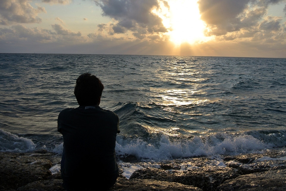 Sillhouette boy sky
