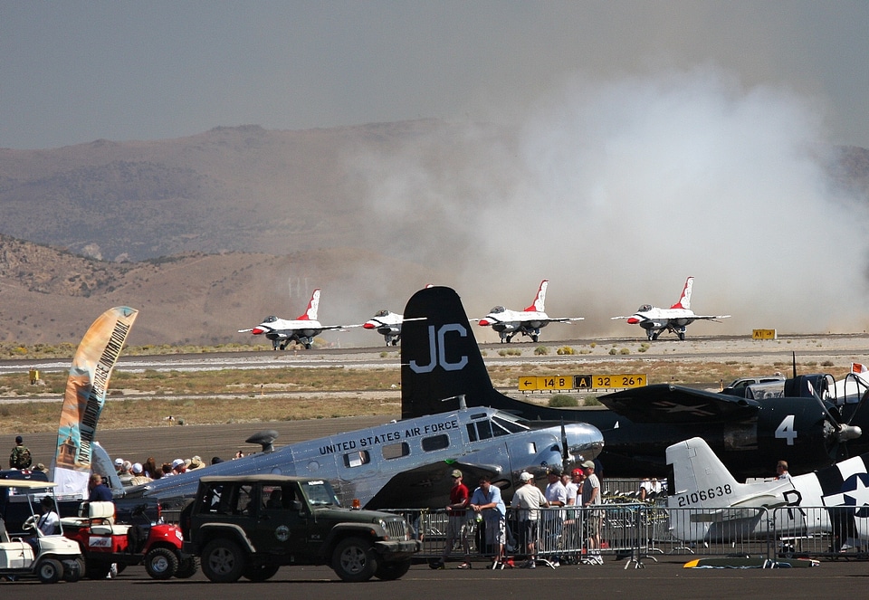 Military jets thunderbirds aircraft