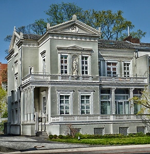 Home architecture trees photo