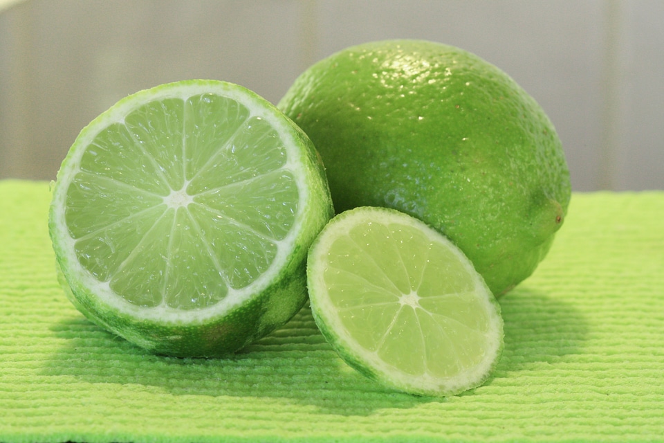 Fruit citrus green
