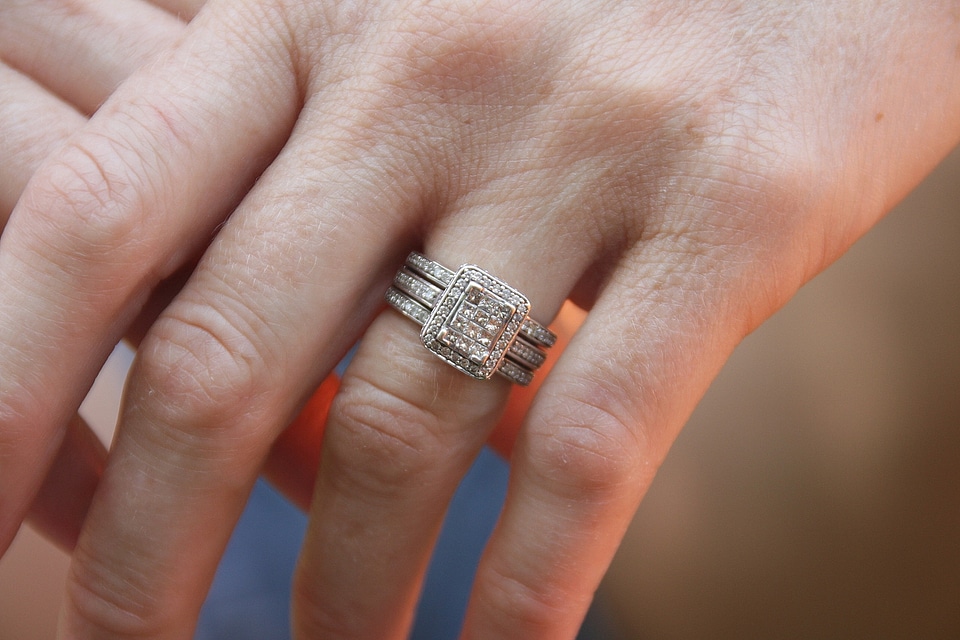 Ring anniversary diamonds