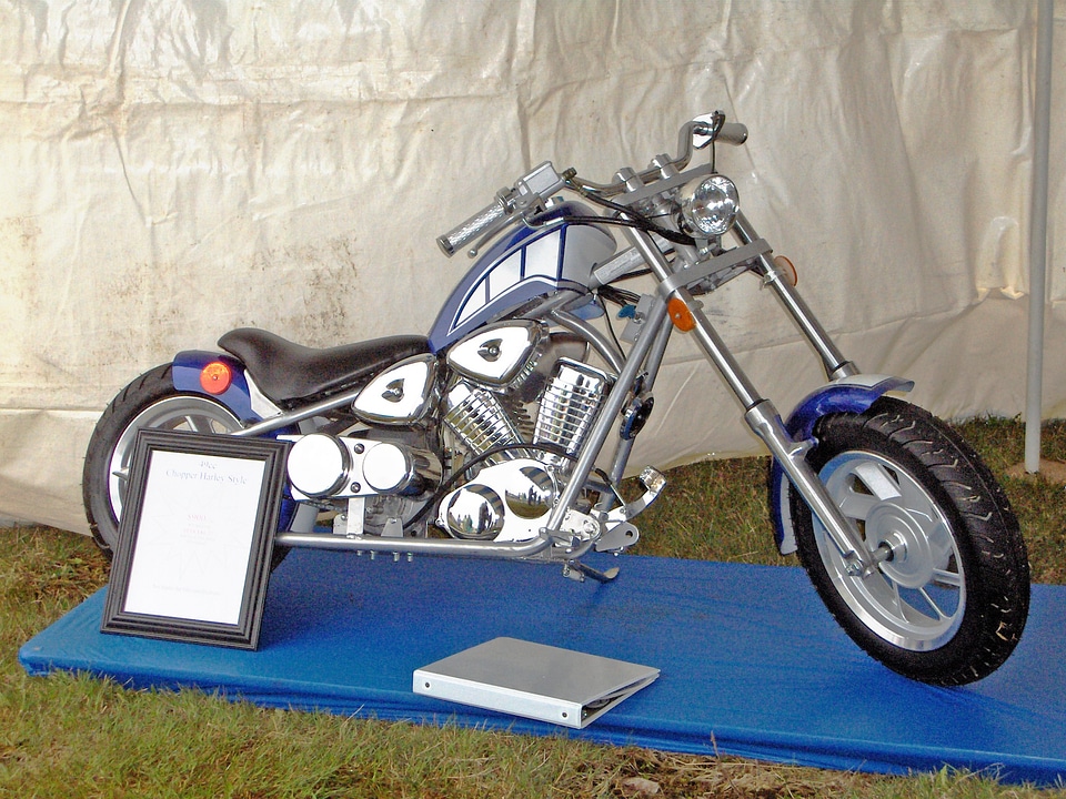 Bike v-twin lane cutters