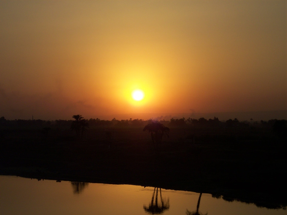 Obelisk nile bridge