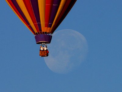 Ballon And Moon