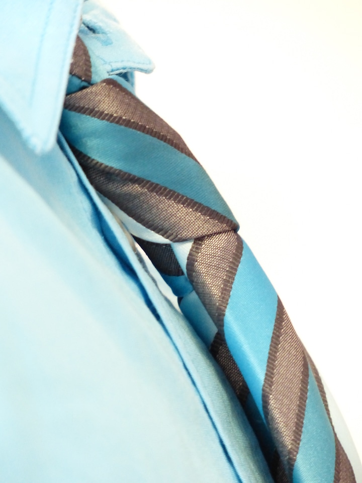 Suit knot light blue