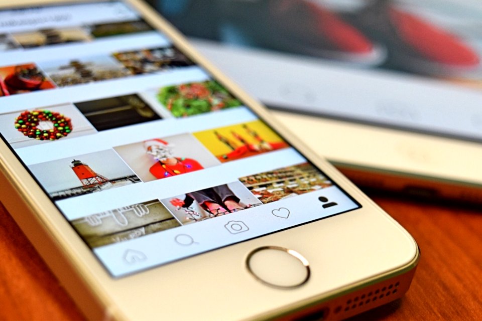 Silver Iphone 5s On Brown Wooden Table
