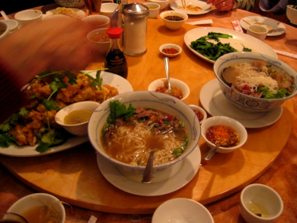 Fri19Nov2004 Dinner With Dave Winer At Phnom Penh - Pho And Chicken Wings With Lemon Pepper Sauce