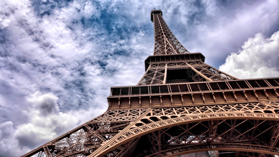 Eiffel Tower During Daytime
