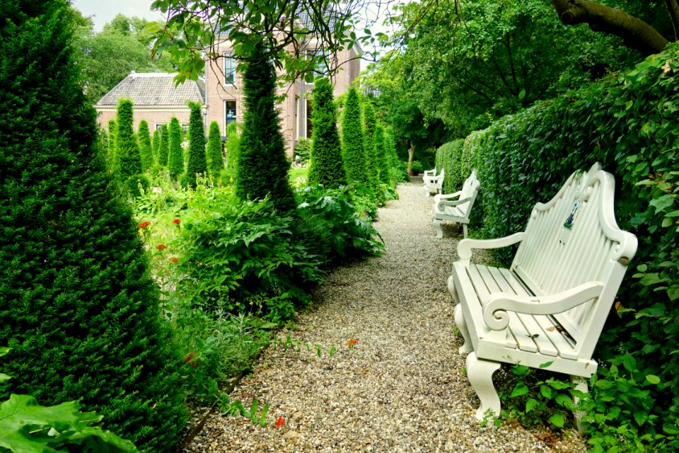 PUBLIC DOMAIN DEDICATION - Pixabay - Digionbew 11 04-07-16 Garden With Benches Frankendael LOW RES DSC04315