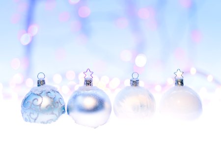 4 Crystal Bauble