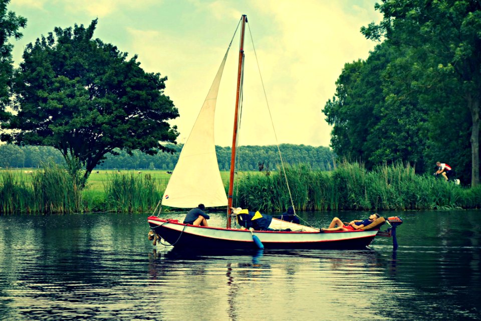PUBLIC DOMAIN DEDICATION - Pixabay - Pexels - Digionbew 13 27amp28 -07-16 Sail Boat On The River LOW RES DSC07053