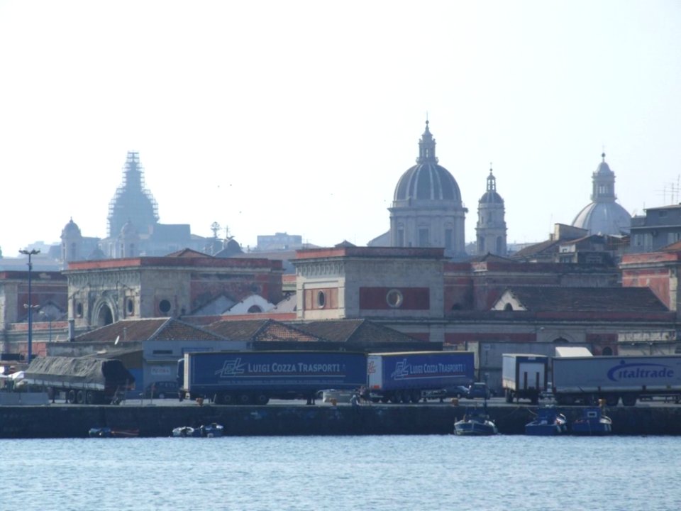 Italy-PortodiCatania - Creative Commons By Gnuckx