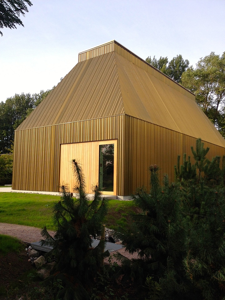 Modern art building housebuilding