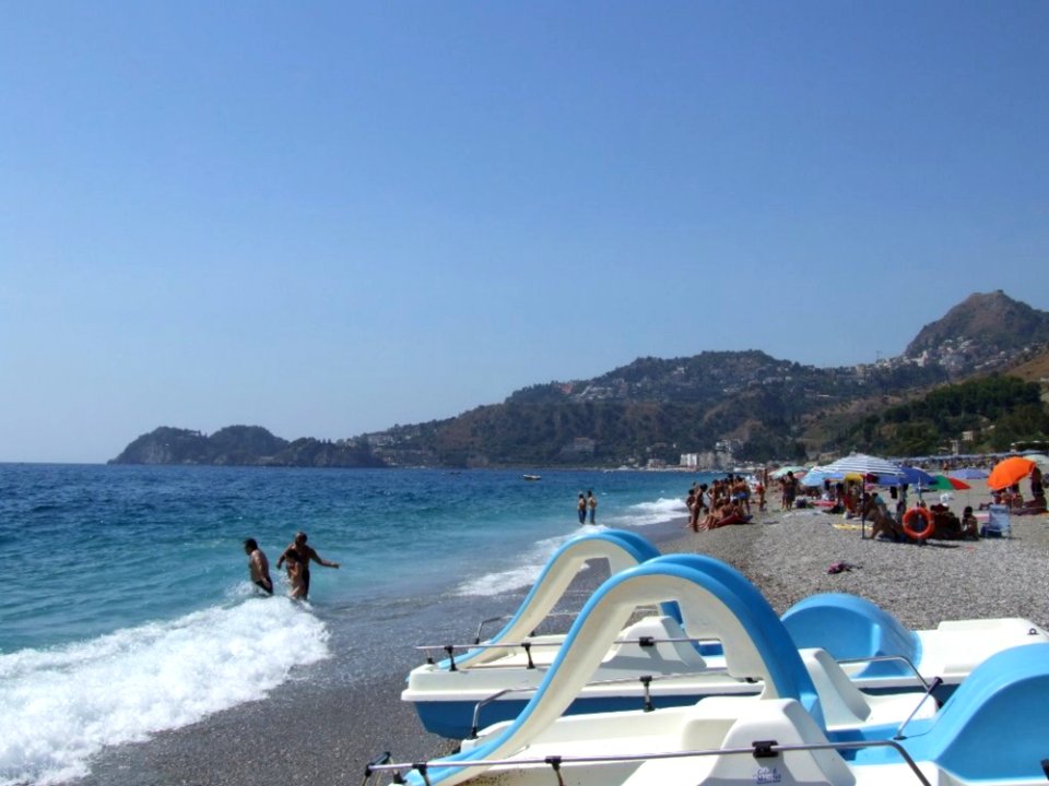 Italy TaorminaBeach - Creative Commons By Gnuckx